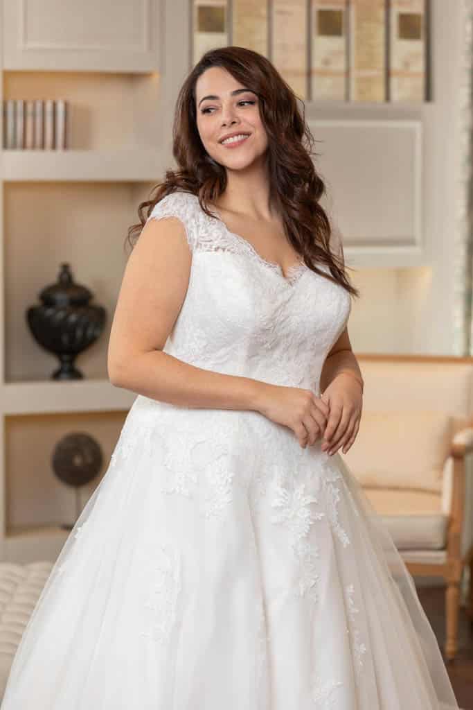 Robes de mariée Curvy 238-05