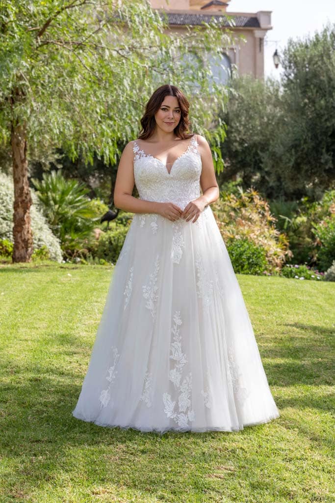 Robes de mariée Curvy 24809