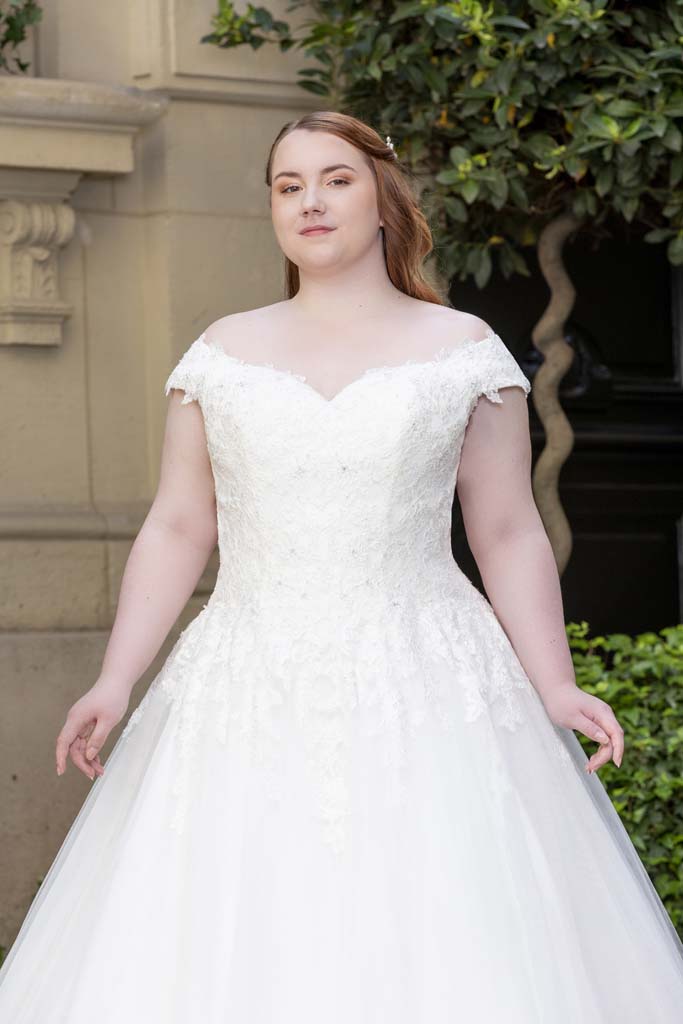 Robes de mariée Curvy 22802