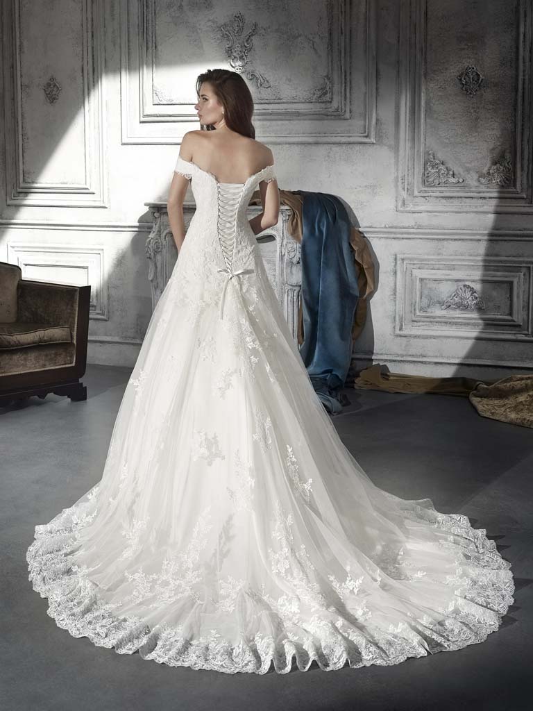 Robes de mariée Demetrios 738